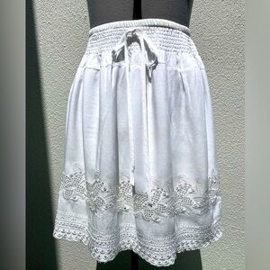 Chic White Smocked Skater Mini Skirt by Tokyo Cherry Blossom size EG (6)